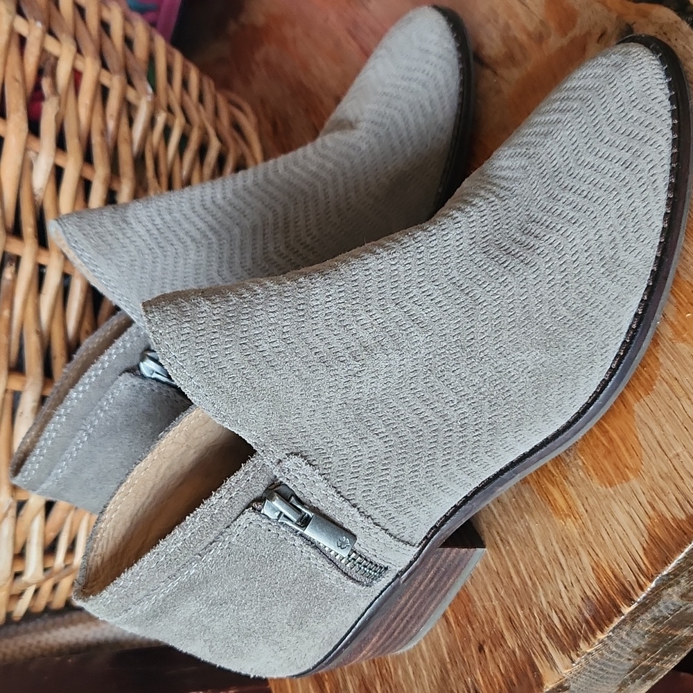 Lucky Brand Gray Suede Ankle Boots Women’s 7.5‎ M